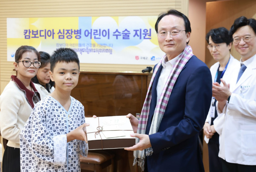 ធនាគារ KB Kookmin Bank គាំទ្រការវះកាត់បេះដូងដល់កុមារកម្ពុជា